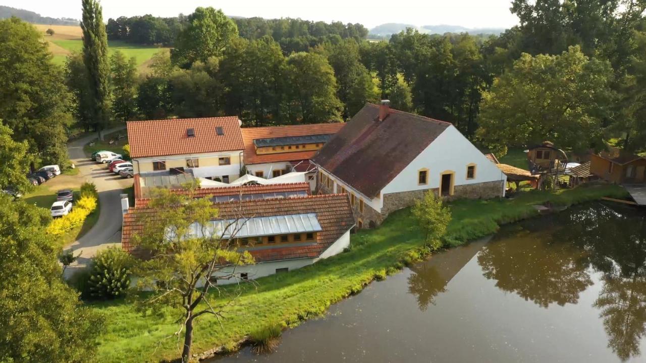 فندق Strnadovsky Mlyn Jesenice  المظهر الخارجي الصورة